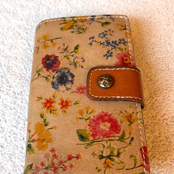 Patricia Nash Chiara Floral Design - Picture 4 of 10